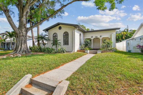 Casa en alquiler en Tampa, Florida, 3 dormitorios, 154.31 m2 № 2145625 - foto 2
