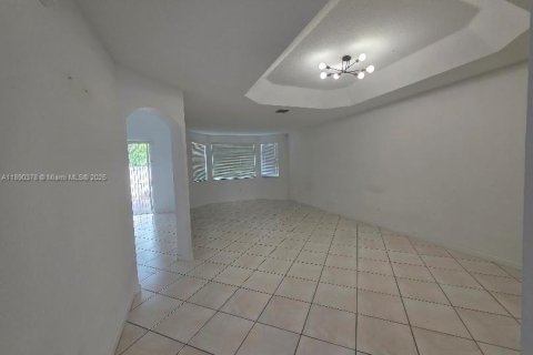 Villa ou maison à louer à Doral, Floride: 3 chambres, 214.79 m2 № 1952437 - photo 4