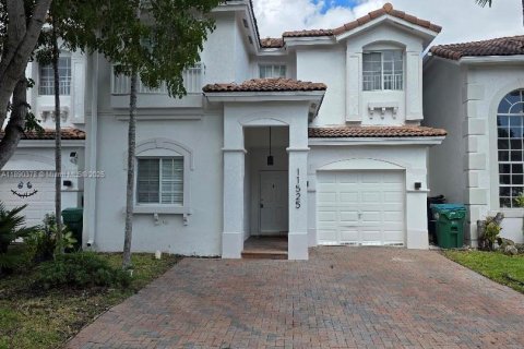 Villa ou maison à louer à Doral, Floride: 3 chambres, 214.79 m2 № 1952437 - photo 3