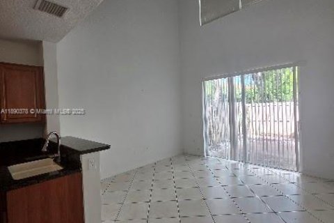 Villa ou maison à louer à Doral, Floride: 3 chambres, 214.79 m2 № 1952437 - photo 5