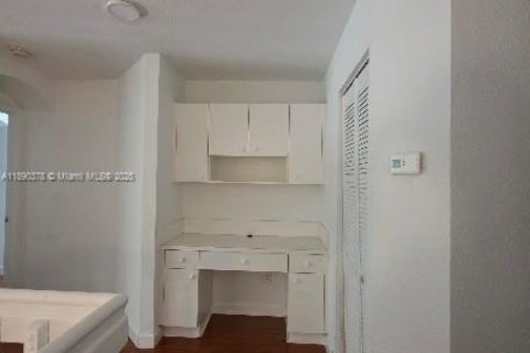 Villa ou maison à louer à Doral, Floride: 3 chambres, 214.79 m2 № 1952437 - photo 10