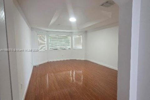 Villa ou maison à louer à Doral, Floride: 3 chambres, 214.79 m2 № 1952437 - photo 12