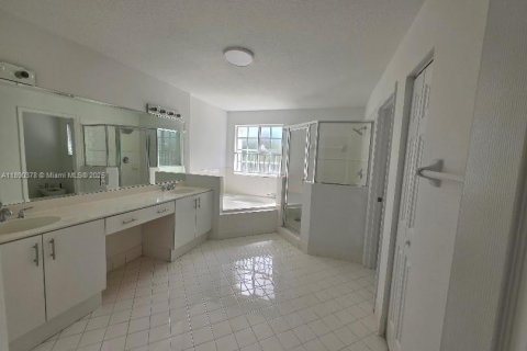 Villa ou maison à louer à Doral, Floride: 3 chambres, 214.79 m2 № 1952437 - photo 14