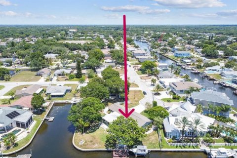 House in Palm Harbor, Florida 3 bedrooms, 179.3 sq.m. № 1813609 - photo 11