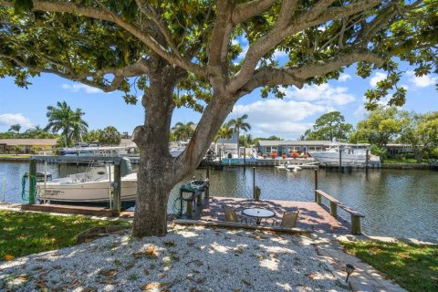 House in Palm Harbor, Florida 3 bedrooms, 179.3 sq.m. № 1813609 - photo 8