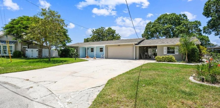 House in Palm Harbor, Florida 3 bedrooms, 179.3 sq.m. № 1813609