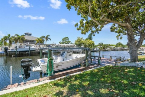 House in Palm Harbor, Florida 3 bedrooms, 179.3 sq.m. № 1813609 - photo 7