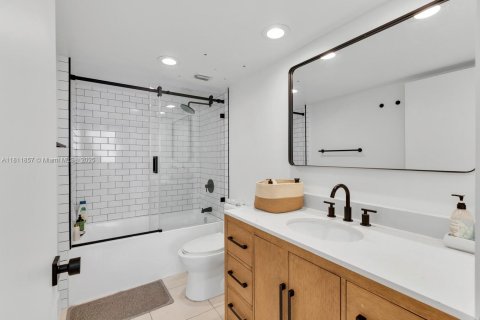Condominio en venta en Miami Beach, Florida, 2 dormitorios, 95.78 m2 № 1875165 - foto 15