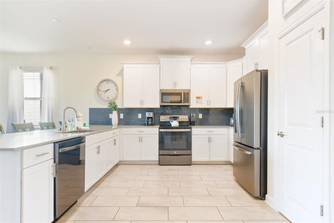 Casa en venta en Kissimmee, Florida, 8 dormitorios, 409.79 m2 № 1849425 - foto 3