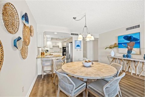 Condo in Sarasota, Florida, 2 bedrooms  № 1687977 - photo 13