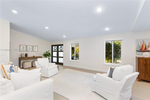 Villa ou maison à louer à Pinecrest, Floride: 5 chambres, 339.84 m2 № 2300019 - photo 4