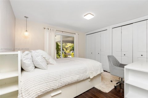 Villa ou maison à louer à Pinecrest, Floride: 5 chambres, 339.84 m2 № 2300019 - photo 15