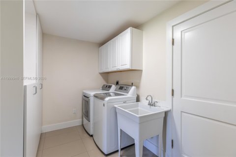 Villa ou maison à louer à Pinecrest, Floride: 5 chambres, 339.84 m2 № 2300019 - photo 23