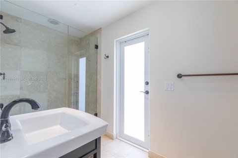 Villa ou maison à louer à Pinecrest, Floride: 5 chambres, 339.84 m2 № 2300019 - photo 17