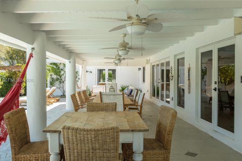 Villa ou maison à louer à Pinecrest, Floride: 5 chambres, 339.84 m2 № 2300019 - photo 12