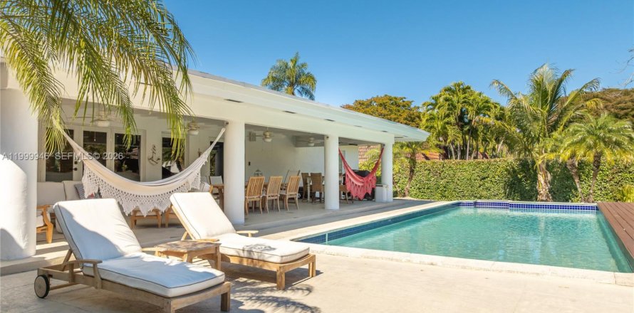 Villa ou maison à Pinecrest, Floride 5 chambres, 339.84 m2 № 2300019