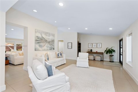 Villa ou maison à louer à Pinecrest, Floride: 5 chambres, 339.84 m2 № 2300019 - photo 5