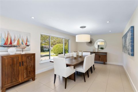 Villa ou maison à louer à Pinecrest, Floride: 5 chambres, 339.84 m2 № 2300019 - photo 7