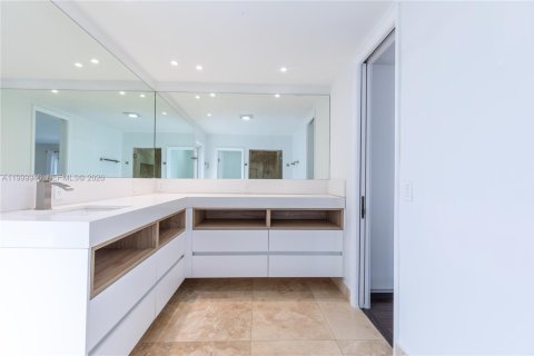 Villa ou maison à louer à Pinecrest, Floride: 5 chambres, 339.84 m2 № 2300019 - photo 10