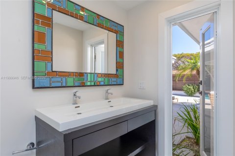 Villa ou maison à louer à Pinecrest, Floride: 5 chambres, 339.84 m2 № 2300019 - photo 18