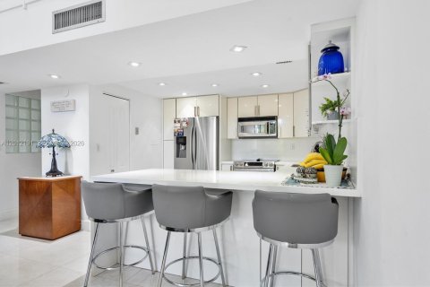 Touwnhouse à vendre à Aventura, Floride: 2 chambres, 232.26 m2 № 2171130 - photo 7