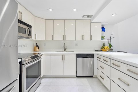 Touwnhouse à vendre à Aventura, Floride: 2 chambres, 232.26 m2 № 2171130 - photo 10