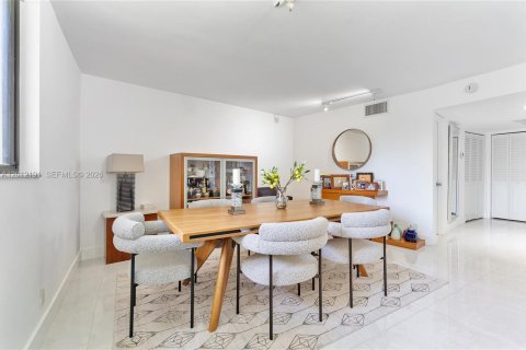 Touwnhouse à vendre à Aventura, Floride: 2 chambres, 232.26 m2 № 2171130 - photo 5