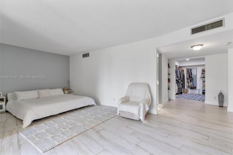 Touwnhouse à vendre à Aventura, Floride: 2 chambres, 232.26 m2 № 2171130 - photo 17