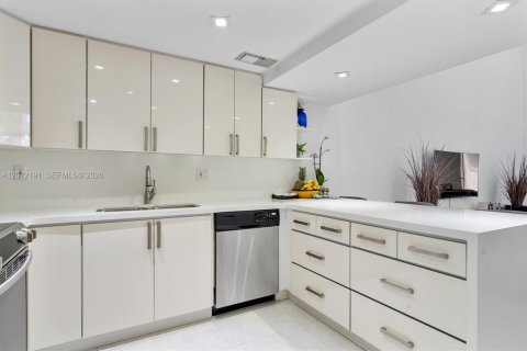 Touwnhouse à vendre à Aventura, Floride: 2 chambres, 232.26 m2 № 2171130 - photo 8