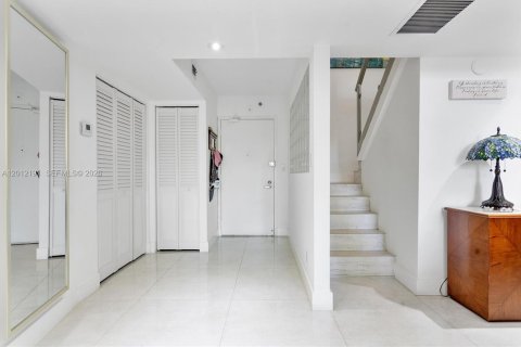 Touwnhouse à vendre à Aventura, Floride: 2 chambres, 232.26 m2 № 2171130 - photo 12