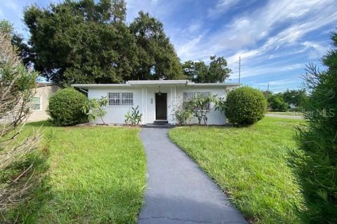 House in Saint Petersburg, Florida 3 bedrooms, 102.75 sq.m. № 2370842