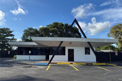 Commercial property in Miami, Florida № 2089165