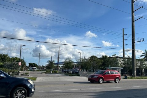 Commercial property in Miami, Florida № 2089165 - photo 10