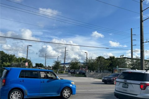 Commercial property in Miami, Florida № 2089165 - photo 12
