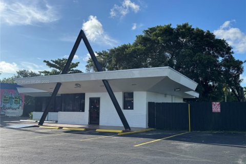 Commercial property in Miami, Florida № 2089165 - photo 2