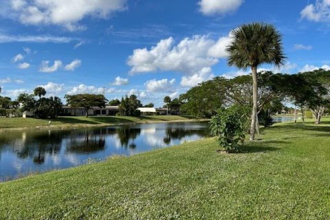 Apartment in West Palm Beach, Florida 2 bedrooms, 92.9 sq.m. № 2083071 - photo 2