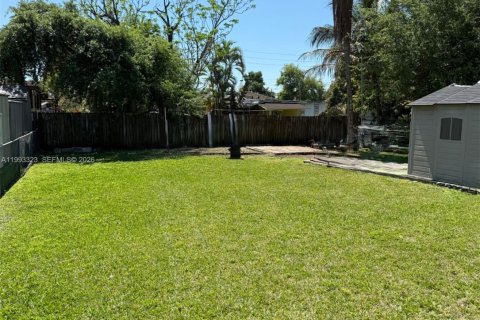 Casa en venta en Miami, Florida, 3 dormitorios, 129.32 m2 № 2058591 - foto 4