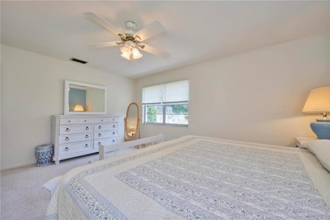 House in Indian lake estates, Florida 3 bedrooms, 152.73 sq.m. № 1717937 - photo 15