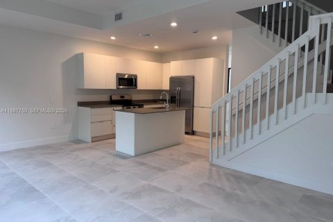 Adosado en alquiler en Homestead, Florida, 3 dormitorios, 174.75 m2 № 2050633 - foto 5