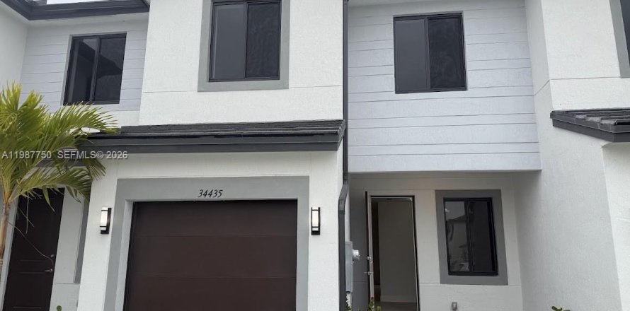 Adosado en Homestead, Florida 3 dormitorios, 174.75 m2 № 2050633