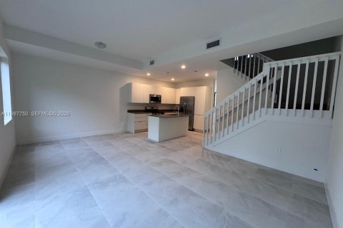 Adosado en alquiler en Homestead, Florida, 3 dormitorios, 174.75 m2 № 2050633 - foto 4