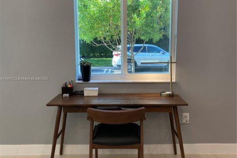 Touwnhouse à vendre à Doral, Floride: 4 chambres, 221.01 m2 № 1691948 - photo 19