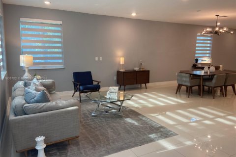 Touwnhouse à vendre à Doral, Floride: 4 chambres, 221.01 m2 № 1691948 - photo 8