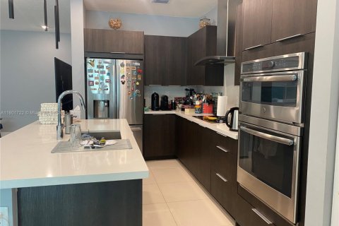 Touwnhouse à vendre à Doral, Floride: 4 chambres, 221.01 m2 № 1691948 - photo 11