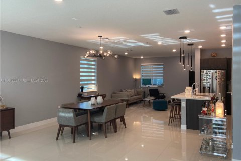 Touwnhouse à vendre à Doral, Floride: 4 chambres, 221.01 m2 № 1691948 - photo 14