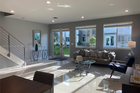 Touwnhouse à vendre à Doral, Floride: 4 chambres, 221.01 m2 № 1691948 - photo 6