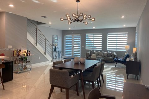 Touwnhouse à vendre à Doral, Floride: 4 chambres, 221.01 m2 № 1691948 - photo 15
