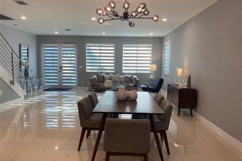 Touwnhouse à vendre à Doral, Floride: 4 chambres, 221.01 m2 № 1691948 - photo 12