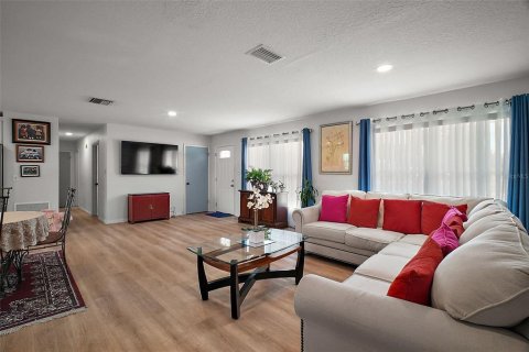 House in Eustis, Florida 3 bedrooms, 125.42 sq.m. № 1884449 - photo 5