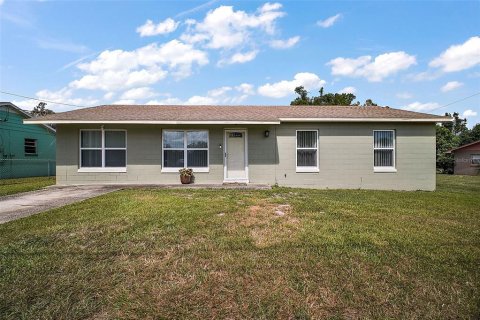 House in Eustis, Florida 3 bedrooms, 125.42 sq.m. № 1884449 - photo 1